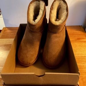 Brand new Ugg boots, W classic mini II size 8
